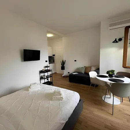 Hi15 - Garage Privato Apartamento Como
